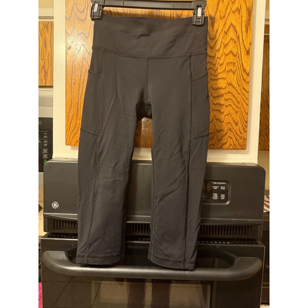 Lululemon Black High Rise‎ Running Leggings w/ Side Pockets and Laser Cut Detail